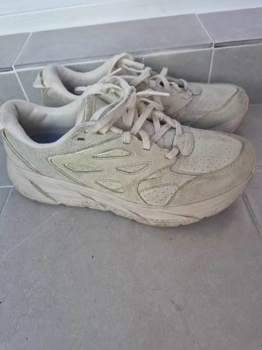 ホカ hoka リーフ スウェード スニーカー