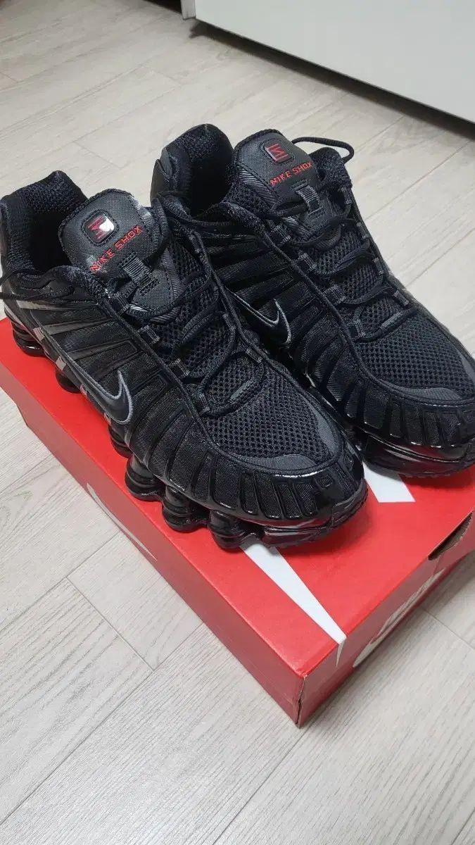 ナイキ ショックス tl 270