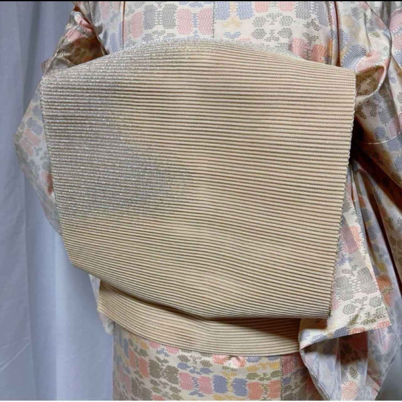 大島紬　小紋　フルセット　着物　正絹　鱗紋様　善逸　おしゃれ　シャレ帯　裄丈67 単衣 白大島紬 正絹 小紋フルセット 羅帯付き 淡色夏コーデ 美品 夏