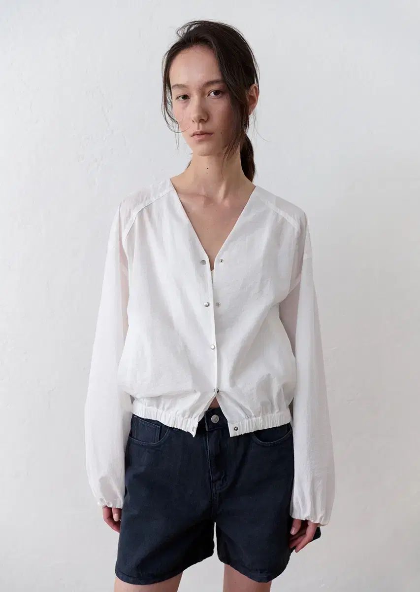 アグスト UGST sheer no-collar jumper (white)