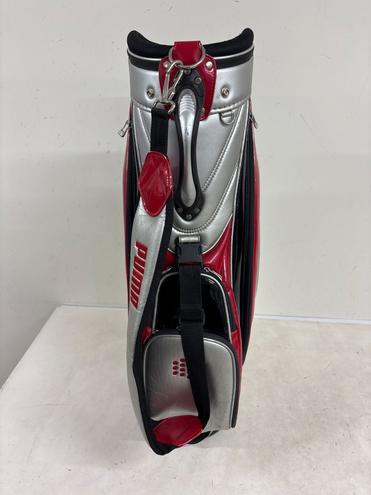 送料無料【PUMA】プーマ キャディバッグ ゴルフバッグ シルバー×レッド 