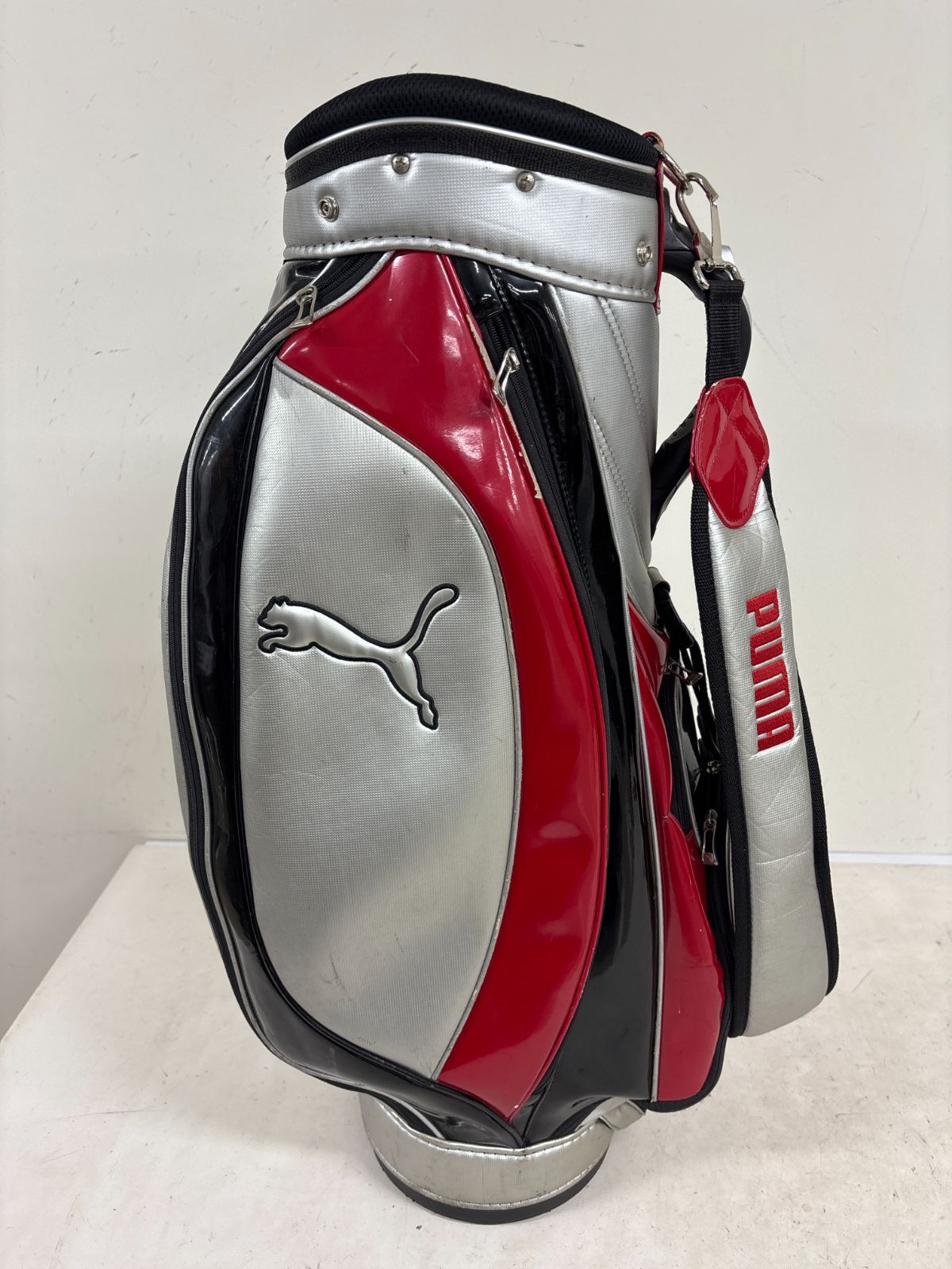 送料無料【PUMA】プーマ キャディバッグ ゴルフバッグ シルバー×レッド
