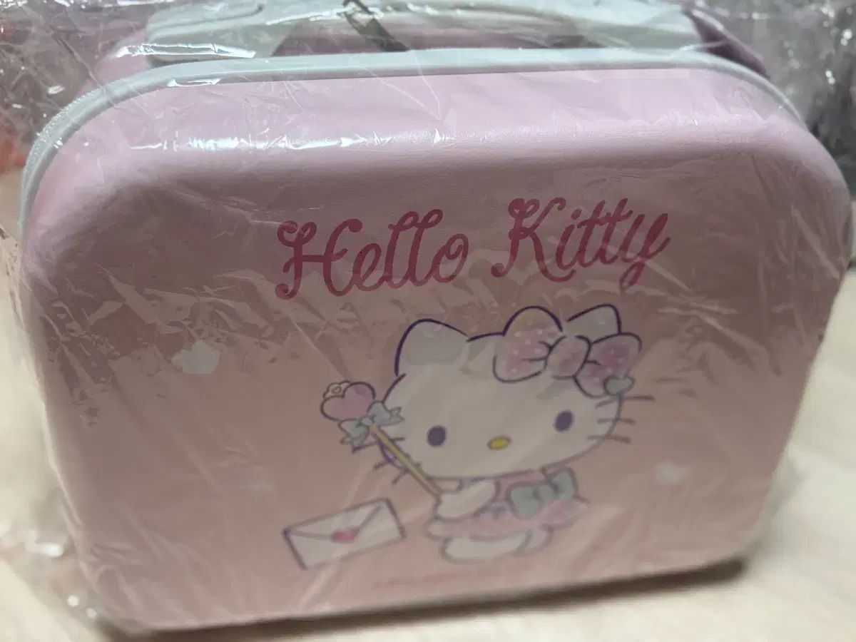 ハローキティ キャリーバッグ サンリオ サンリオ(SANRIO) : スーツ