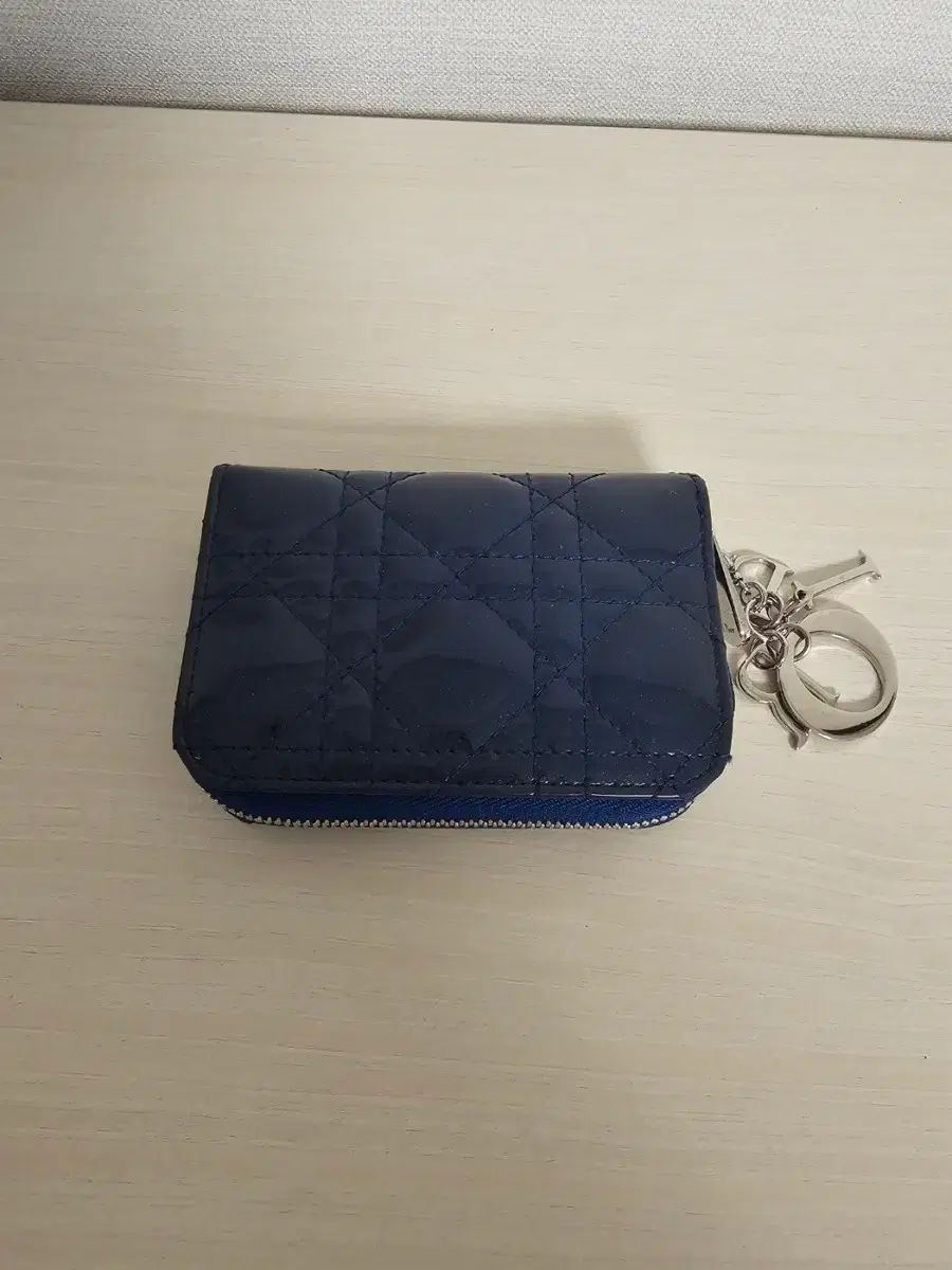 ディオール レディ ディオール 財布 ネイビー 出品