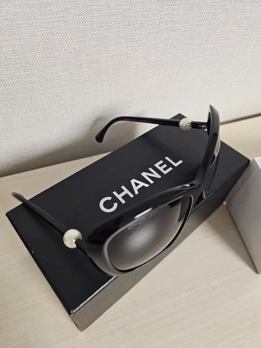 シャネル パール サングラス ブラック 出品