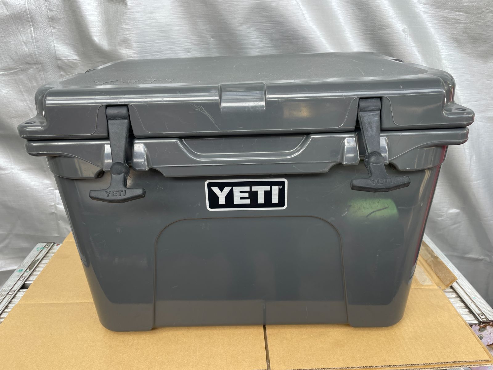 YETI Tundra® 35 クーラーボックス チャコール 中古品 菅014