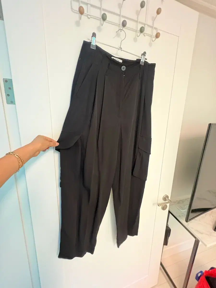 コス COS ブラック シルケット カーゴ パンツ 38