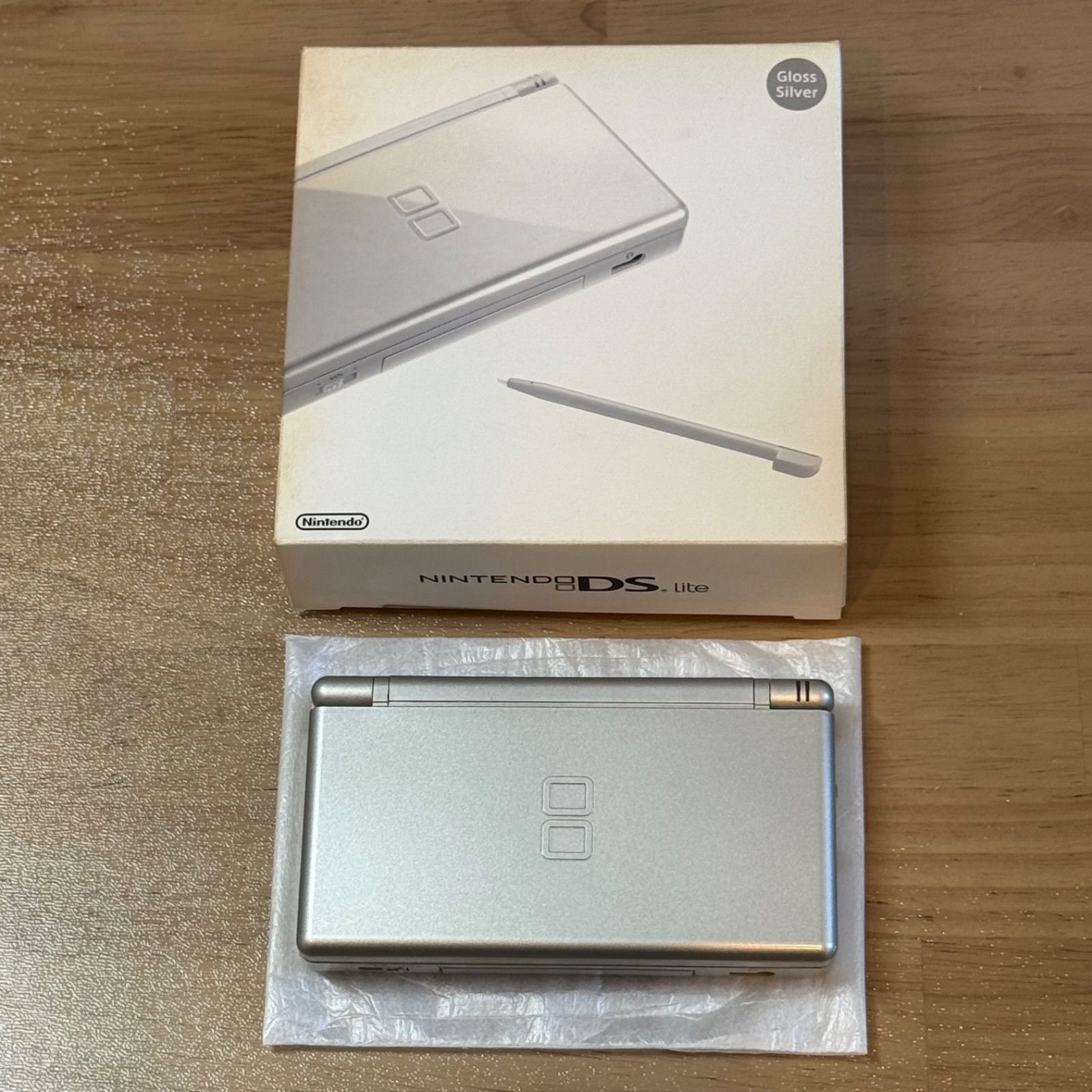 5-185【液晶美品】ニンテンドーDS LITE グロスシルバー 箱付き 完動品