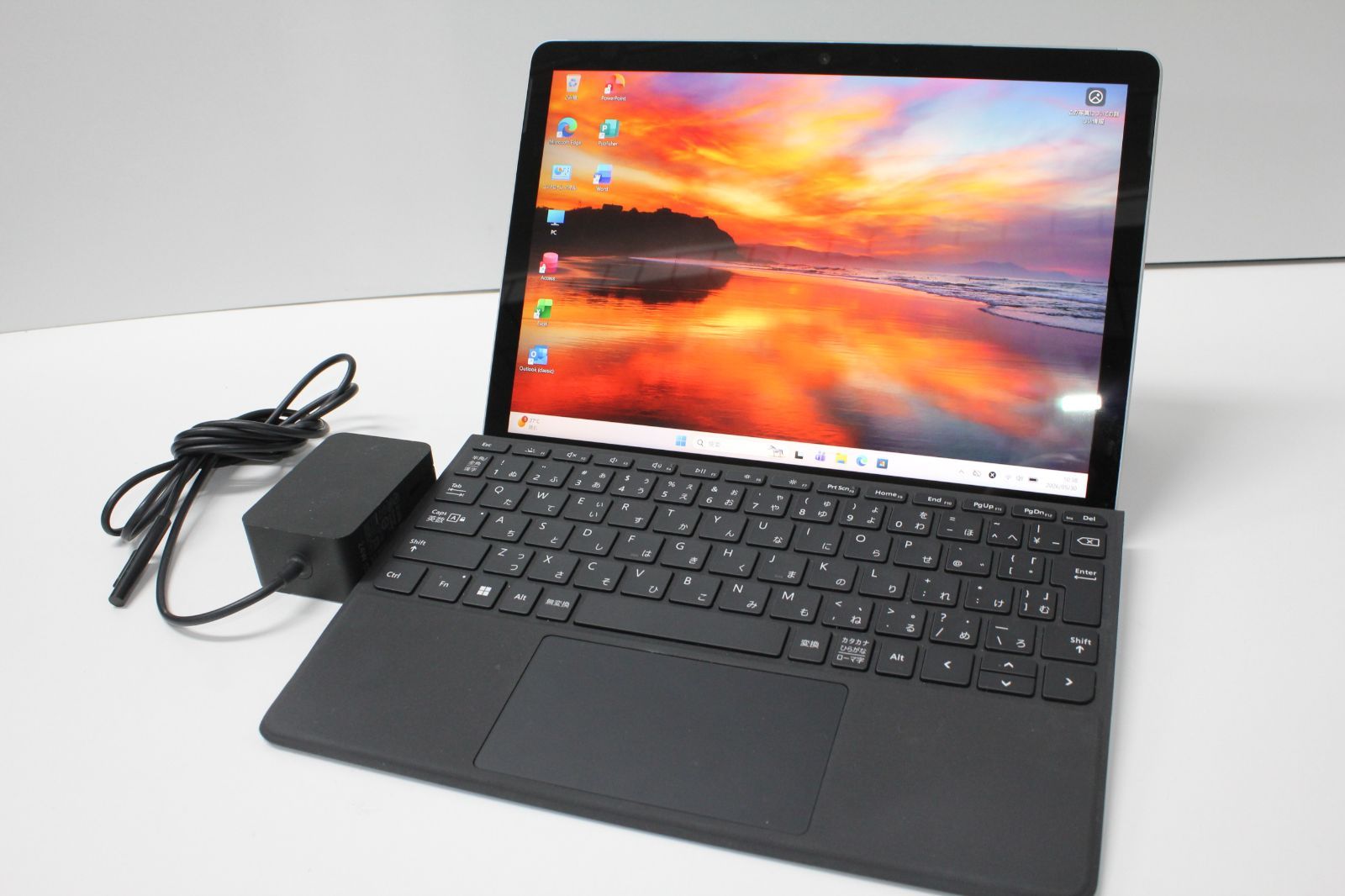 Surface Go 3/Intel Pentium GOLD/128GB/メモリ8GB ⑤