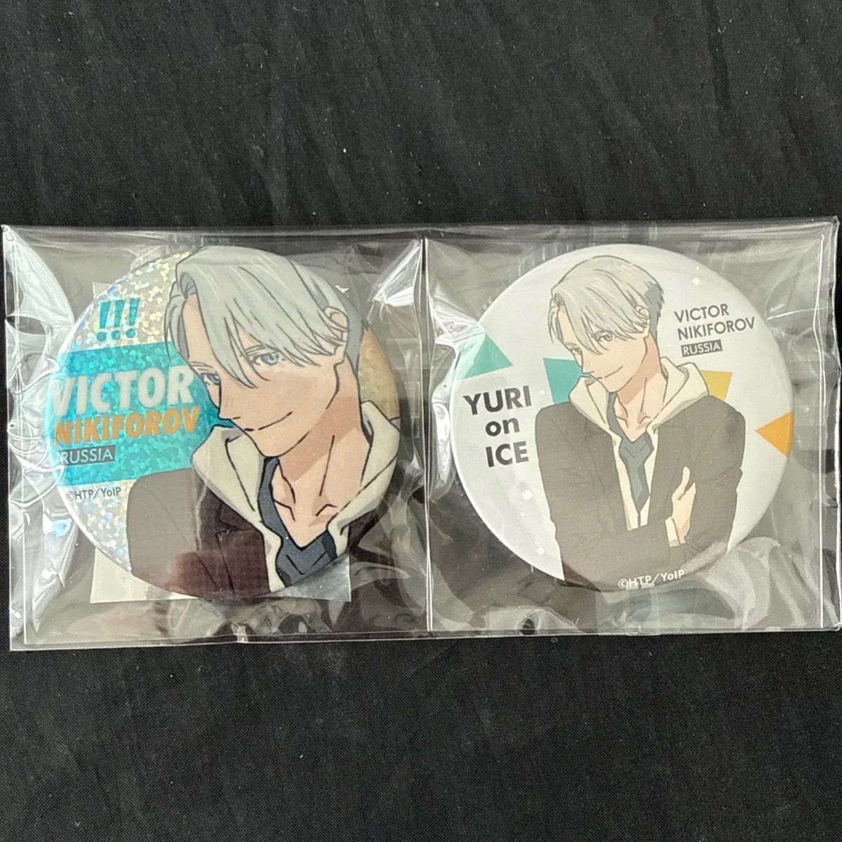 ユーリ!!!on ICE ホログラム缶バッジ ユーリ!!! on ICE ヴィクトル 缶バッジ ホログラム コミケ 2点まとめ