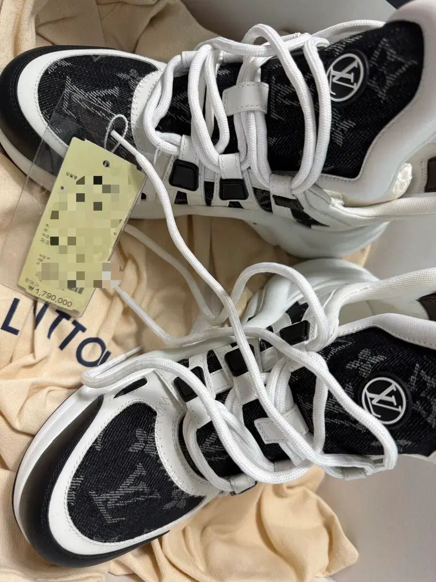 Louis Vuitton アーチライト