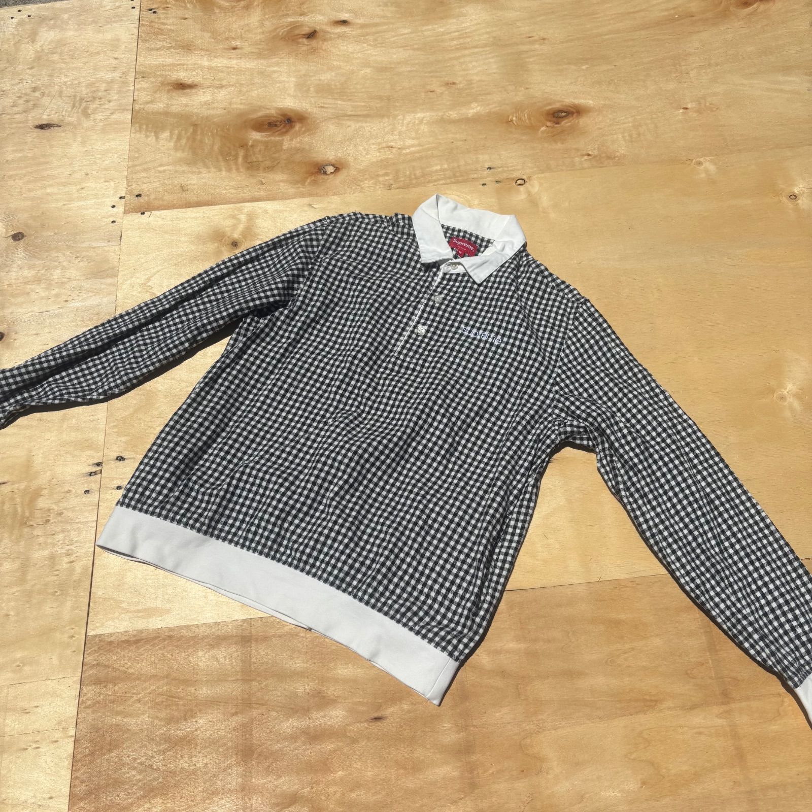 シュプリーム Supreme ギンガムチェック 長袖 ポロシャツ Mサイズ メンズ レディース 胸ロゴ 刺繍 白 黒 ホワイト ブラック 襟付き スウェット カットソー トップス ストリート 古着