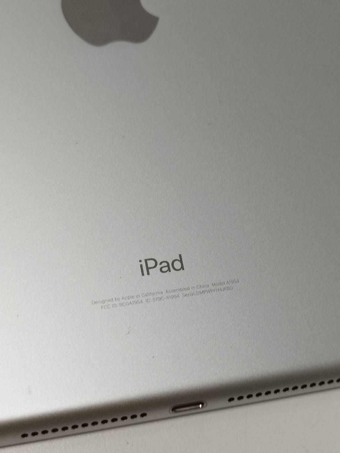 iPad 第6世代 Wi-Fi+セルラー 32GB A1954 中古 - メルカリ