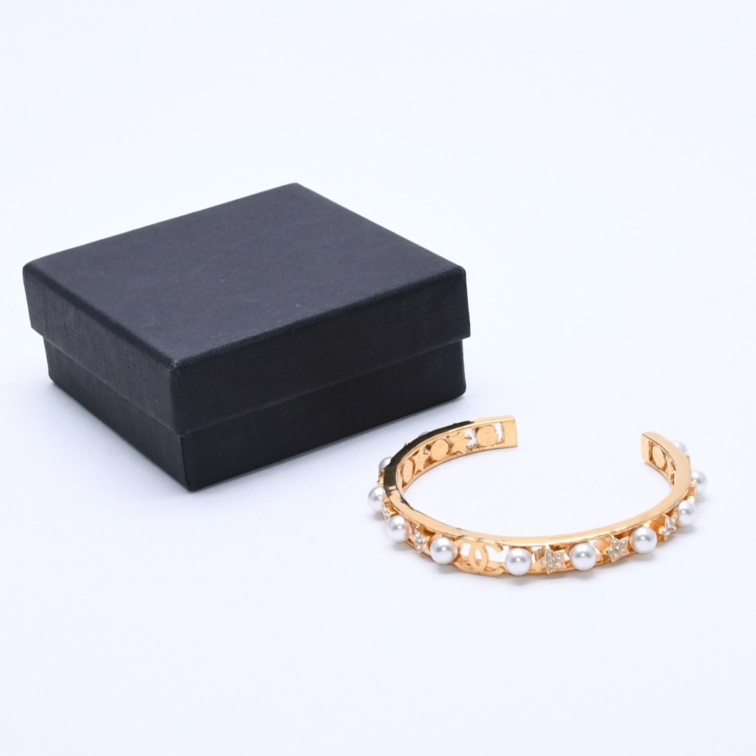 CHANEL シャネルココマークパールバングル 極美品 CHANEL シャネル ココマーク バングル フェイクパール ゴールド
