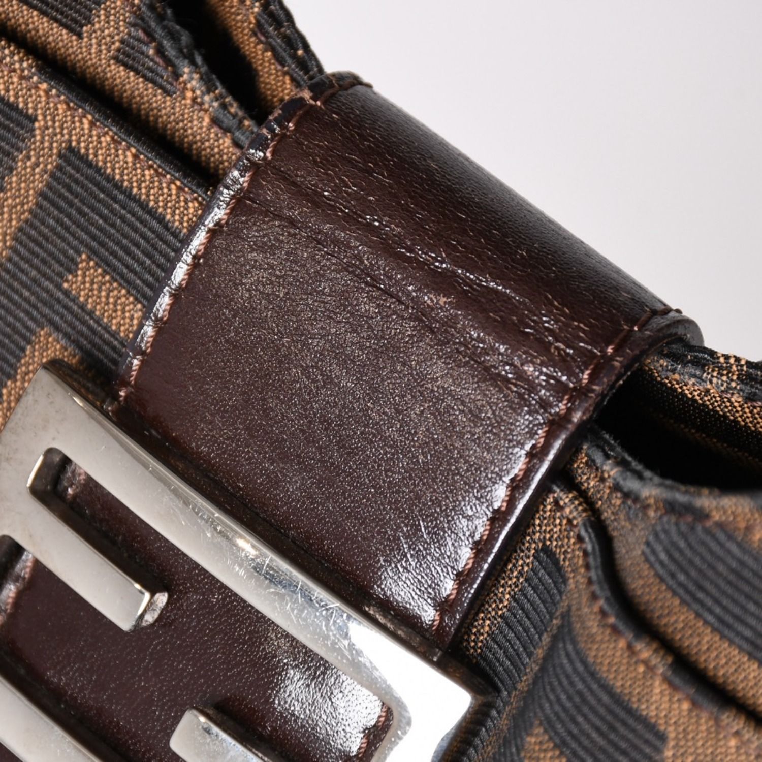 美品】フェンディ ショルダーバッグ ズッカ キャンバス シルバー金具 