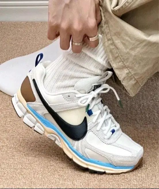 サイズミス 半額 NIKE ズーム ボメロ5 デザイン バイ ジャパン
