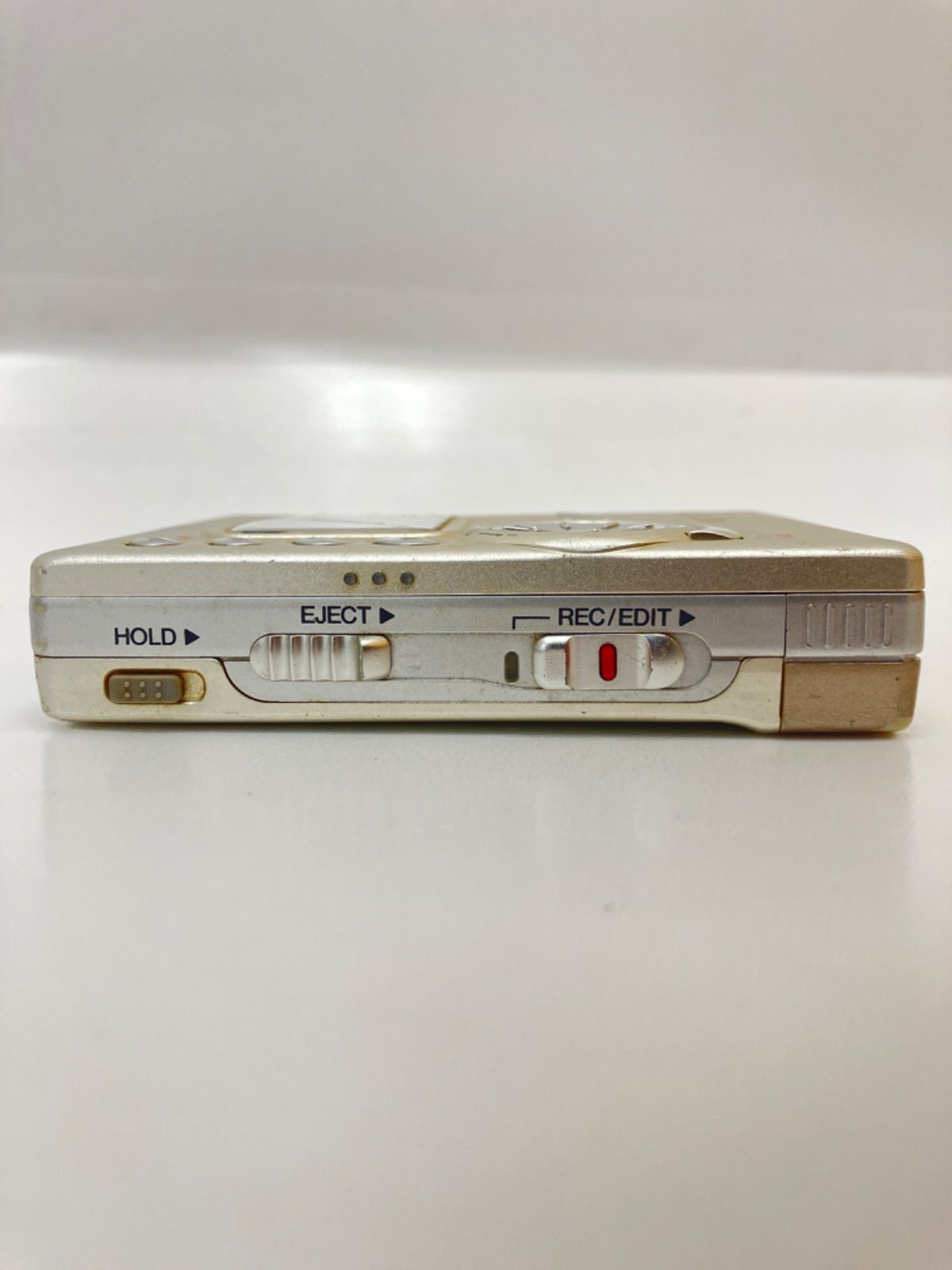 □ AIWA アイワ AM-F70 ポータブルMDプレーヤー - メルカリ
