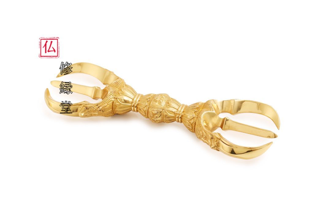 【修縁堂】寺院用仏具 鬼面三鈷杵 バジュラ希少vajra 密教法具古美術品 修縁堂】寺院用仏具 鬼面三鈷杵 バジュラ希少vajra 密教法具古美術品