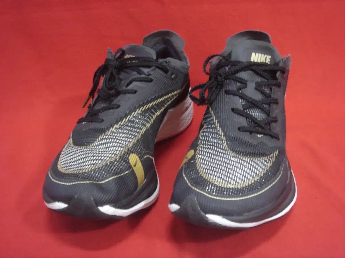 275 NIKE ズーム ヴェイパーフライ ネクスト%2 ブラック/GOLD 275サイズ