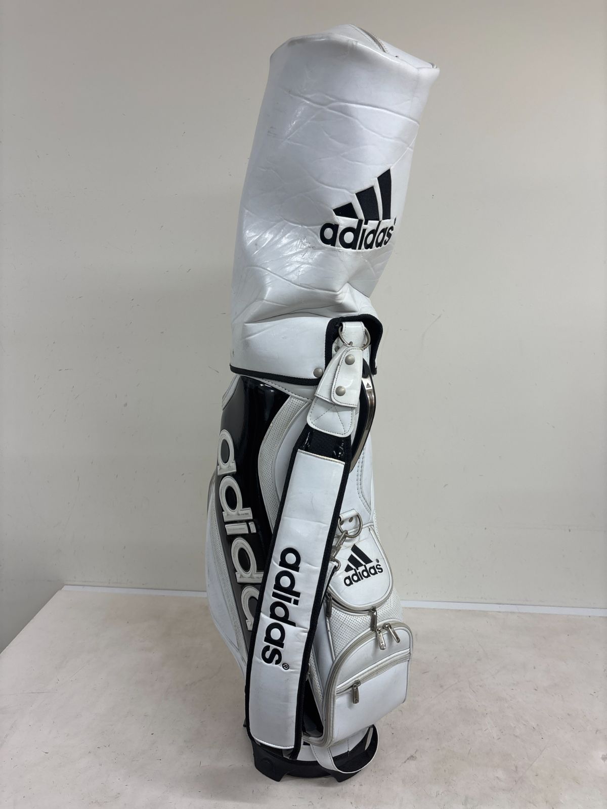 送料無料 アディダス adidas キャディバッグ ゴルフバッグ 白×黒 5分割