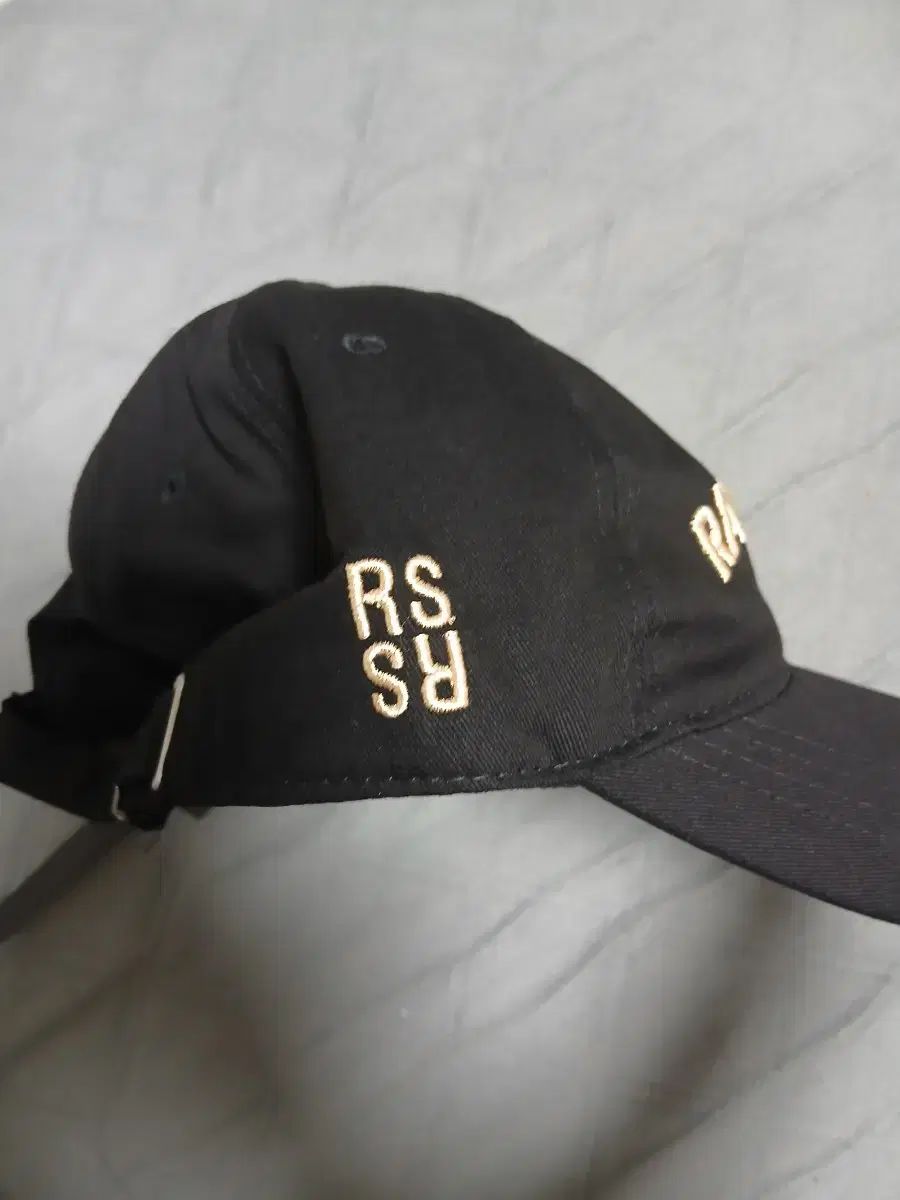 RAF SIMONS ラフ シモンズ ベースボールキャップ ブラック - メルカリ