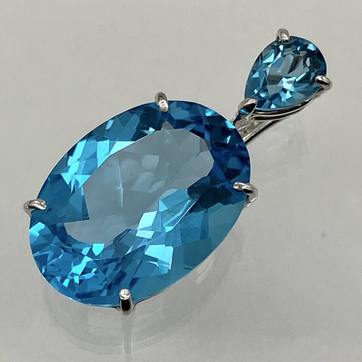 【鑑別書付】ブルートパーズ K18WG 18金ホワイトゴールド 14.59ct ペンダントトップ 総重量4.6g