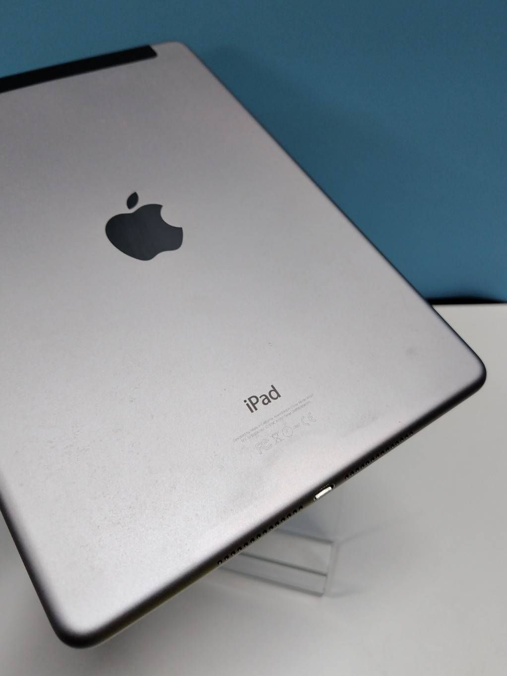 iPad Air 第2世代/Wi-Fi+セルラー/64GB/A1567〈MGHX2J/A〉 - メルカリ