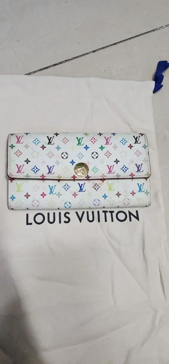 Louis Vuitton マルチ サラ長財布