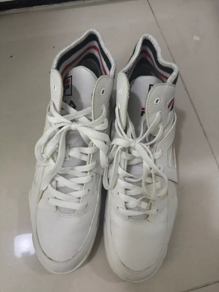 FILA 白 ハイトップ スニーカー 280
