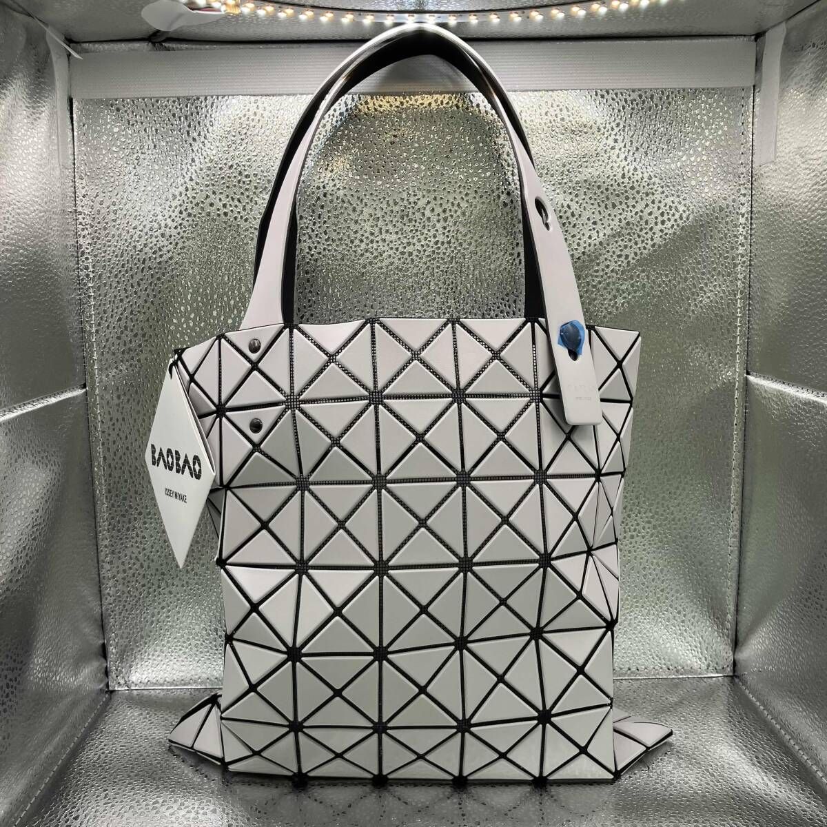 26ss BAOBAO ISSEY MIYAKE トートバッグ PRISM MATTE LIGHT GRAY BB61 AG507 ライトグレー系 バオバオイッセイミヤケ