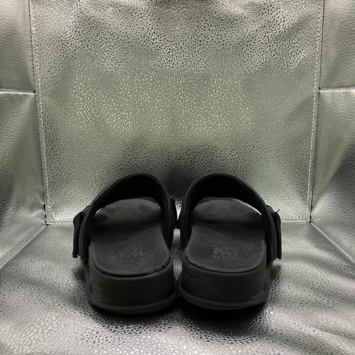 ISSEY MIYAKE サンダル HOLDS ブラック イッセイミヤケ - メルカリ