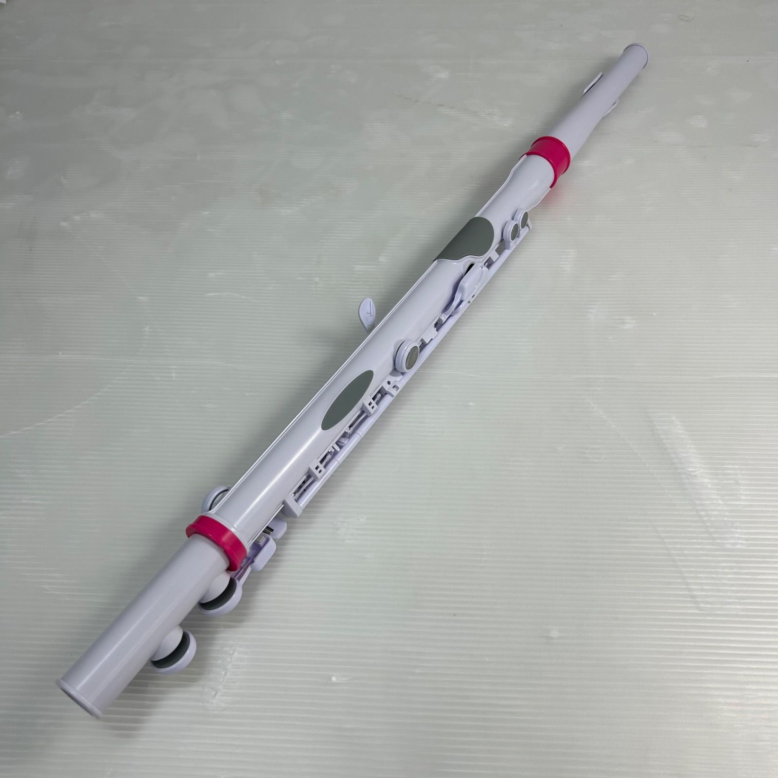 ☆フルート 管楽器 吹奏楽器 プラスチック楽器☆nuvo student flute ホワイト ☆フルート 管楽器 吹奏楽器 プラスチック楽器☆nuvo student flute ホワイト