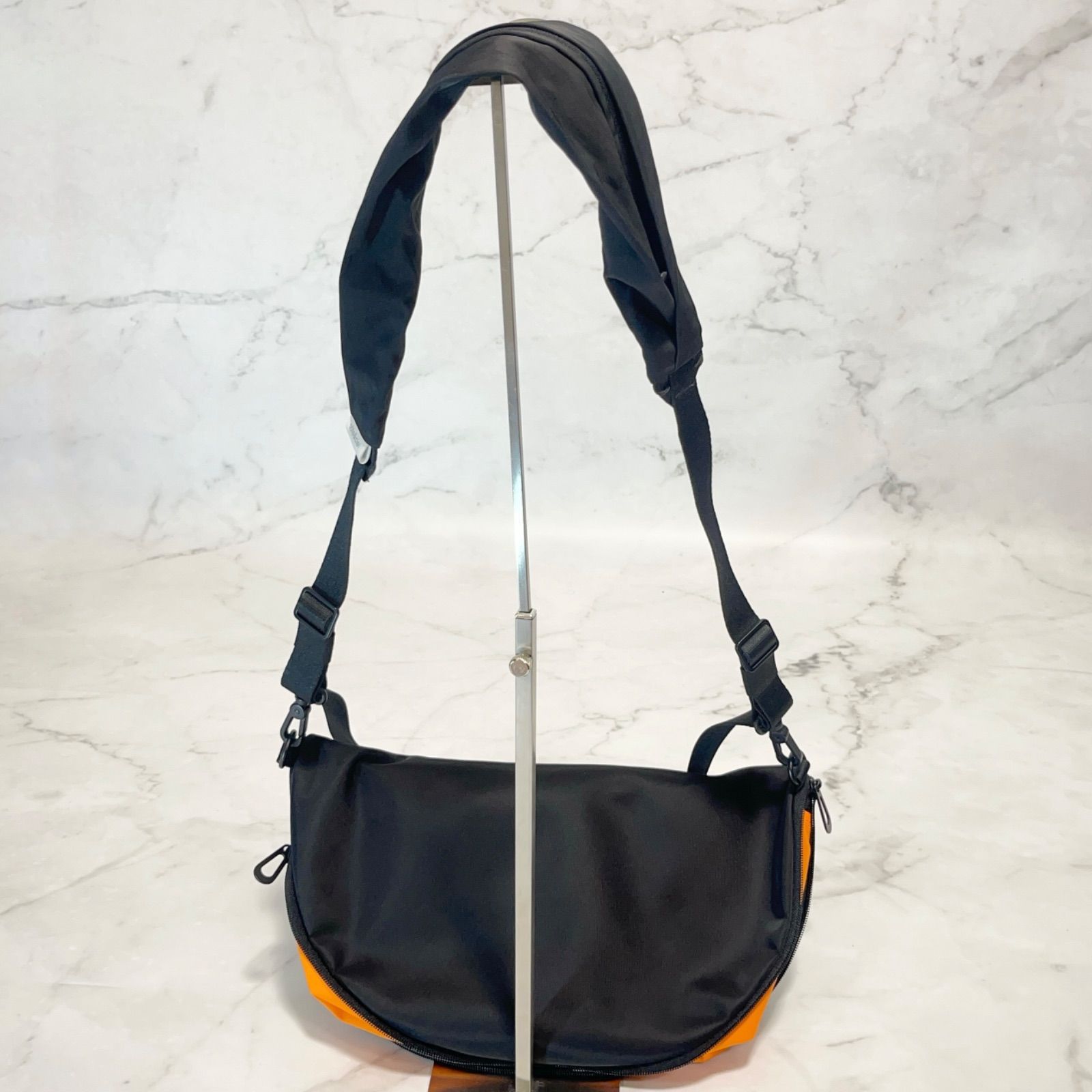 Cote&Ciel コートエシエル Hala S Sleek Black/Orange ショルダー 