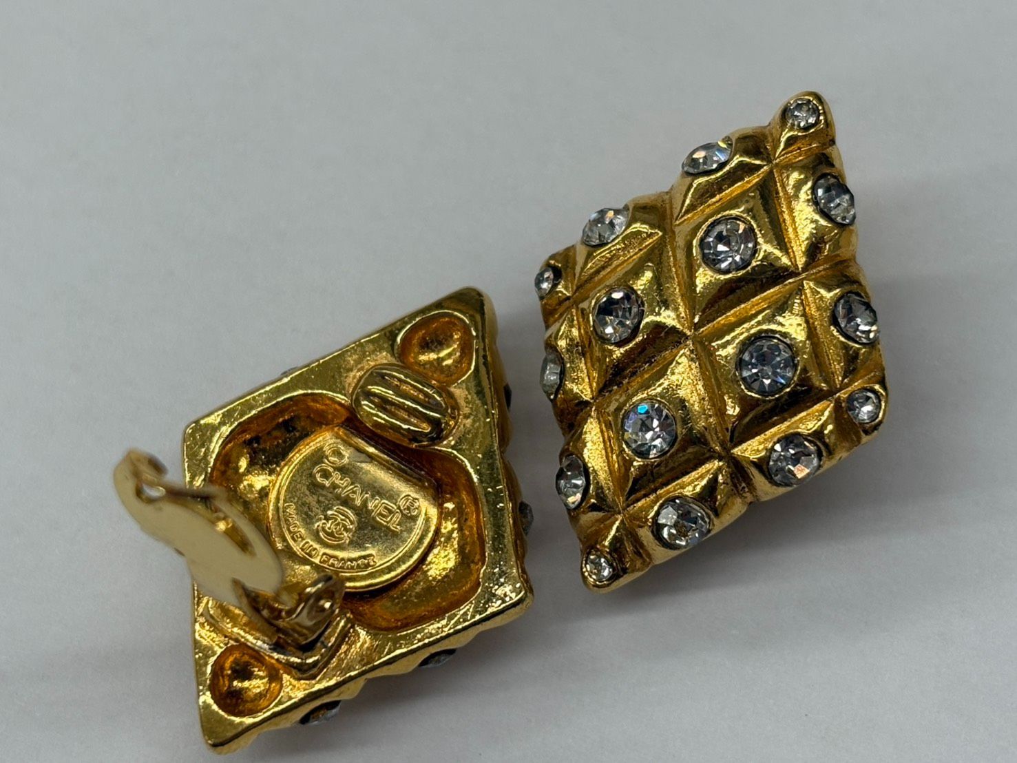 【亘】ヴィンテージ品 CHANEL マトラッセ イヤリング スクエア 菱形 ラインストーン GP アクセサリー シャネル 【8623TY】E30