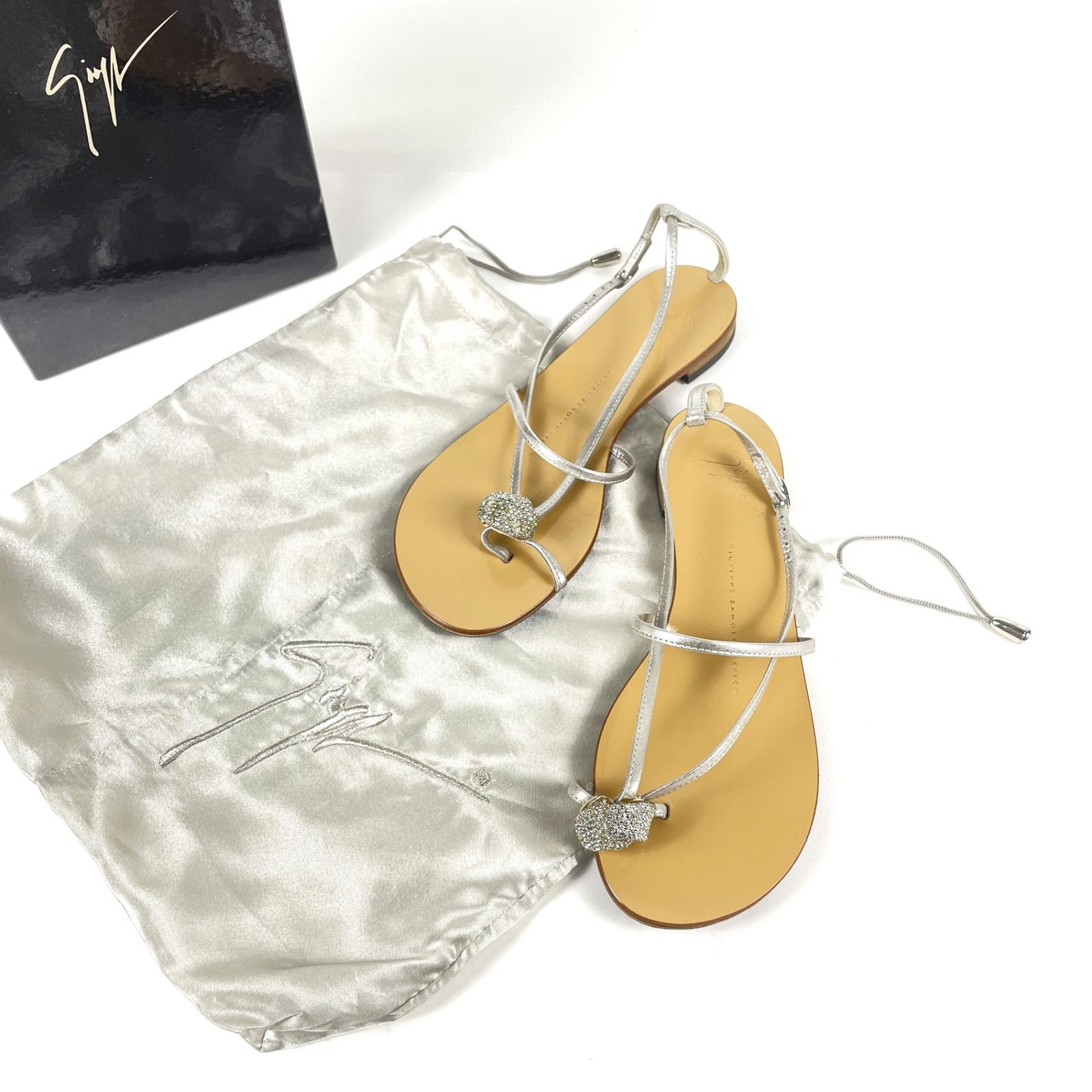 保存袋・箱付　GIUSEPPE　ZANOTTI　ジュゼッペ　ザノッティ　フラットサンダル　トングサンダル　親指ラインストーン　サイズ38　イタリア製　シルバー/ベージュ