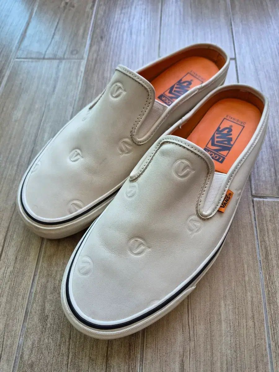 VANS ボルト x 룩 スタジオ OG ミュール LX クリーム (290)