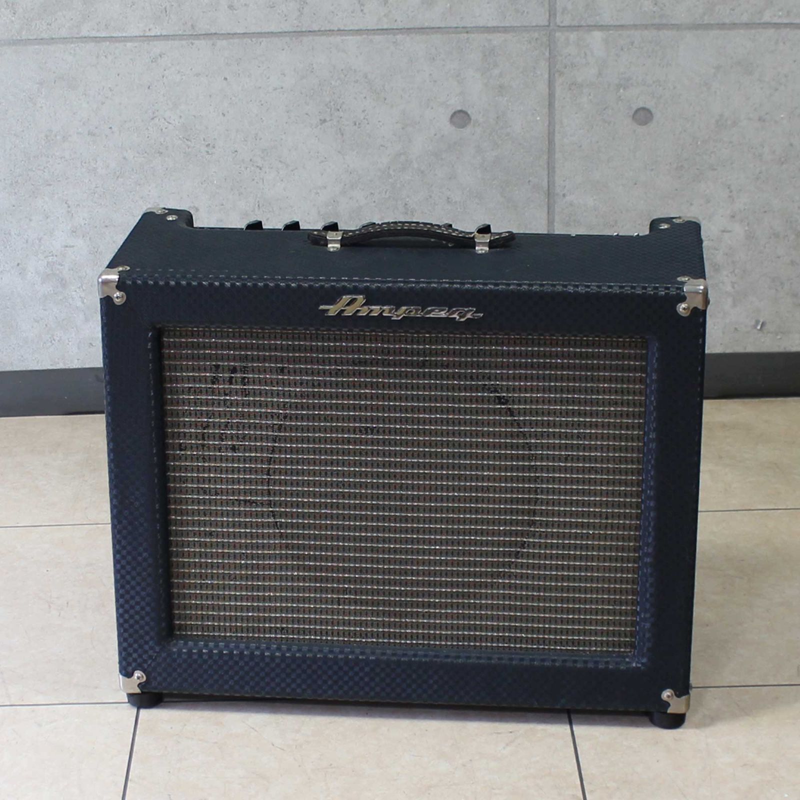 中古 Ampeg R-12R Reverberocket リッチでウォームなクリーンサウンドから、粘りのあるクランチサウンド