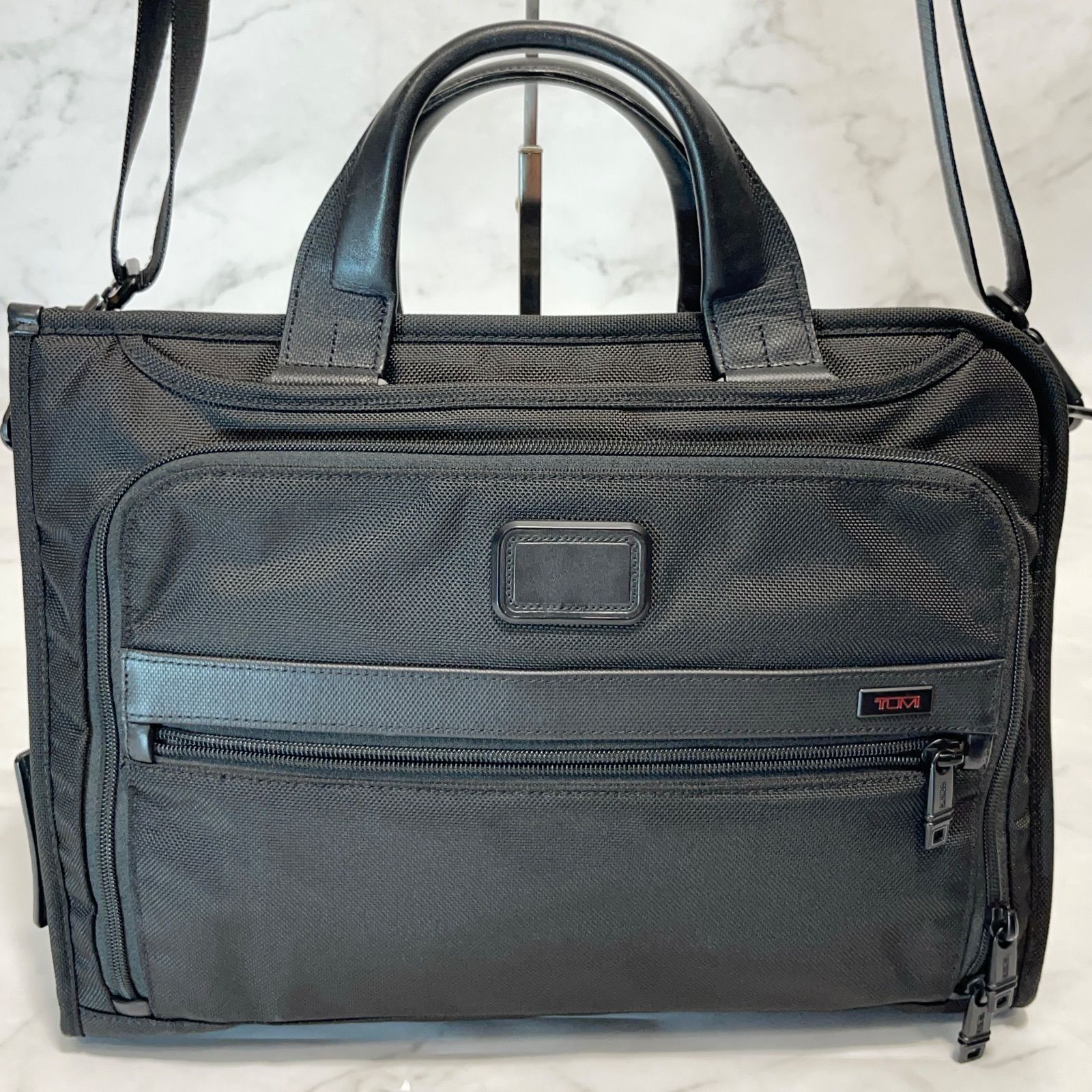 TUMI トゥミ　ALPHA2 SLIM DELUXE PORTFOLIO アルファ2 スリムデラックスポートフォリオ ビジネスバッグ　ショルダーバッグ　ブリーフケース　2WAY ブラック　黒　黒色　26110D2