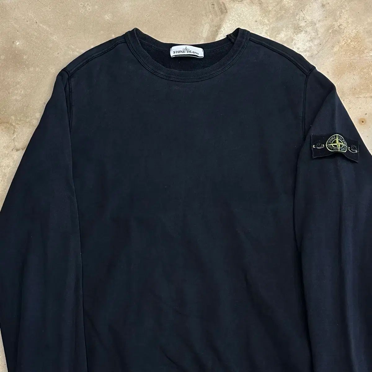 L STONE ISLAND ストーンアイランド ブラック スウェット-通販なら