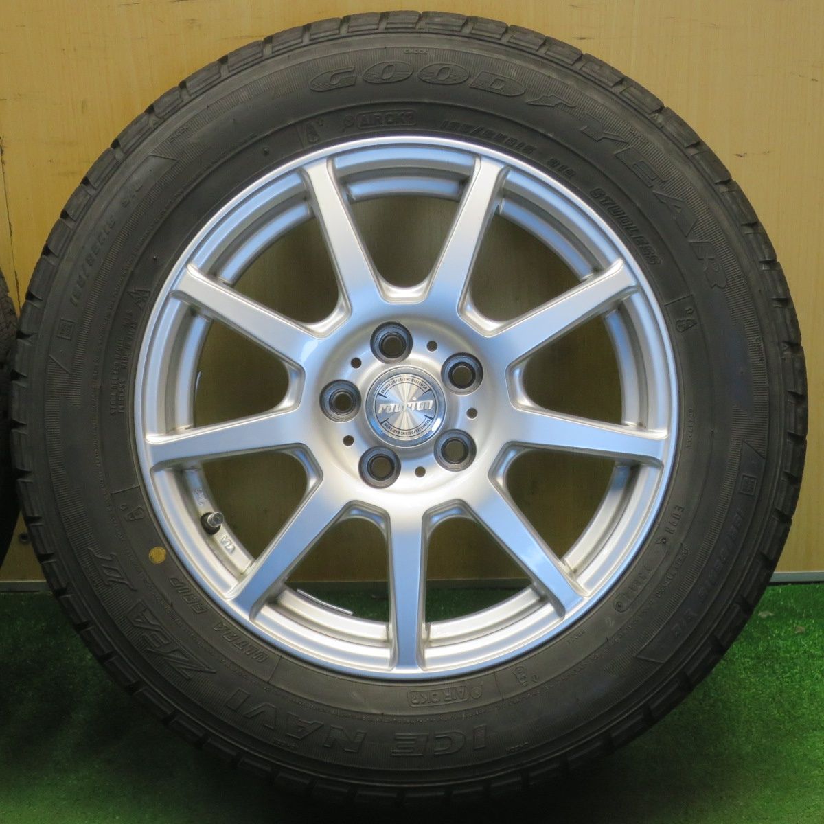 キレイ☆プリウス 等 195/65R15 スタッドレス グッドイヤー アイスナビ