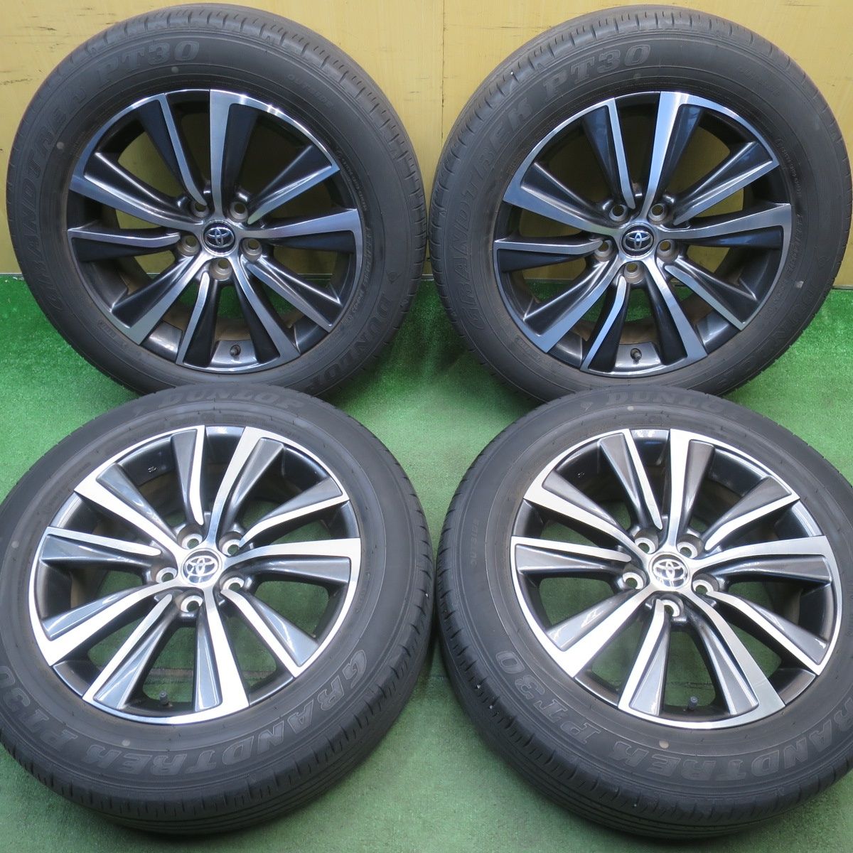 キレイ★トヨタ 80系 ハリアー Gグレード 純正 225/60R18 ダンロップ グラントレック PT30 18インチ PCD114.3/5H★6051804NJノ