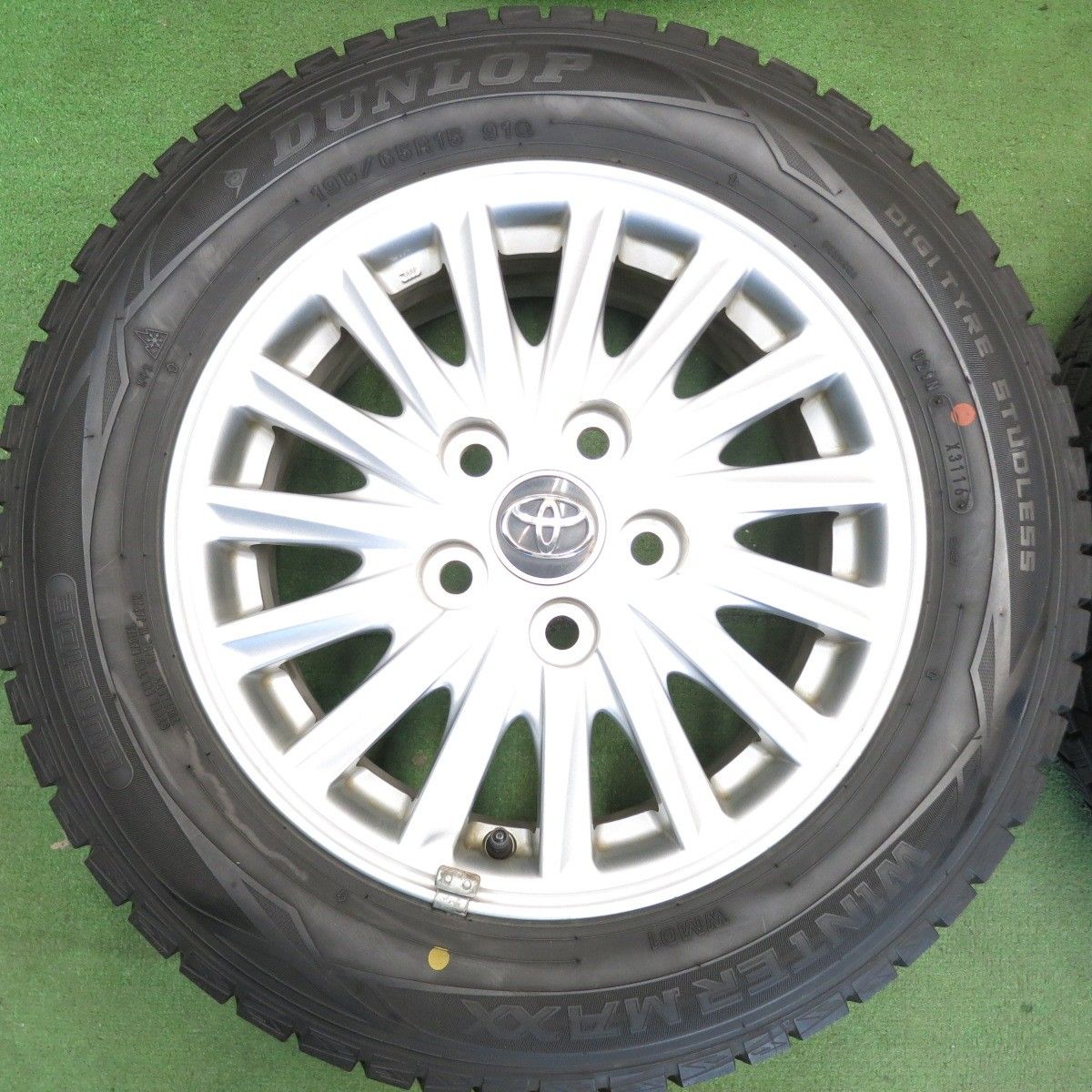 バリ溝！キレイ！9分☆トヨタ 80系 ノア ヴォクシー 純正 195/65R15