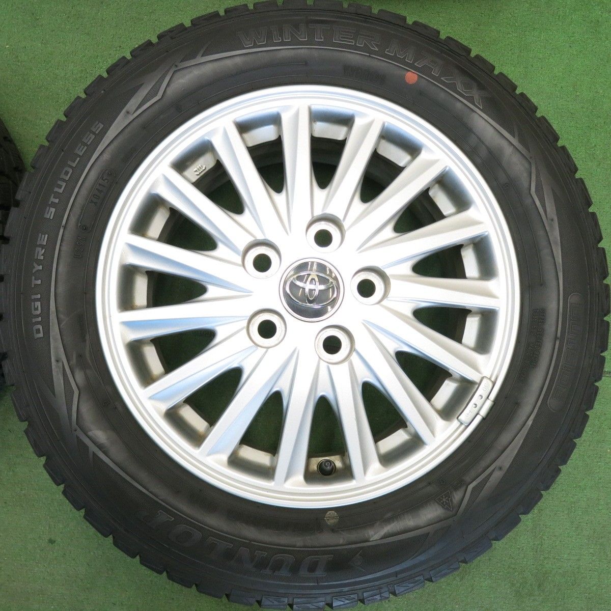 トヨタ純正 80系 ノア.VOXY バリ山 BSスタッドレス 195/65R15 バリ溝！キレイ！9分☆トヨタ 80系 ノア ヴォクシー 純正 195/65R15