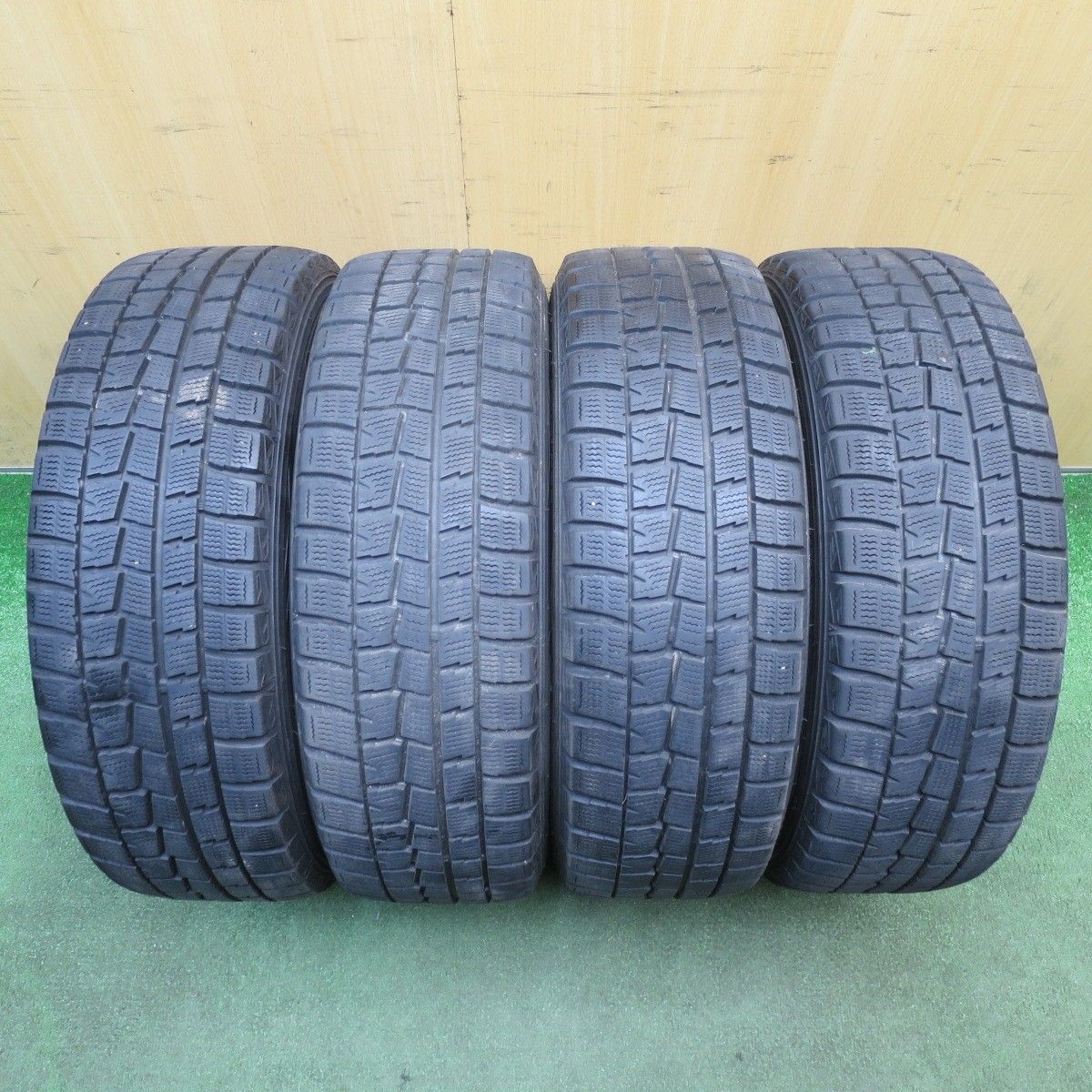 バリ溝！キレイ！8.5分☆スタッドレス 185/60R15 ダンロップ 