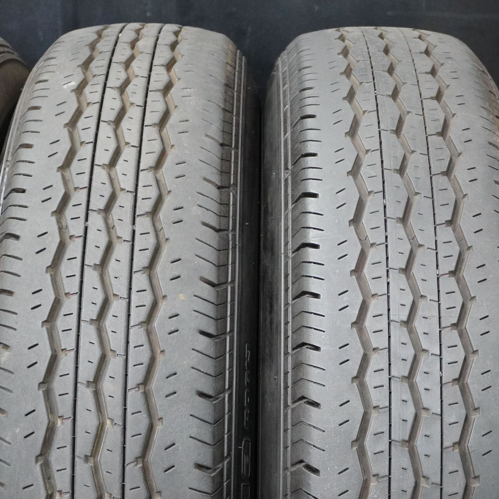 良品 200系 ハイエース 純正 タイヤホイール 2025年製 195/80R15