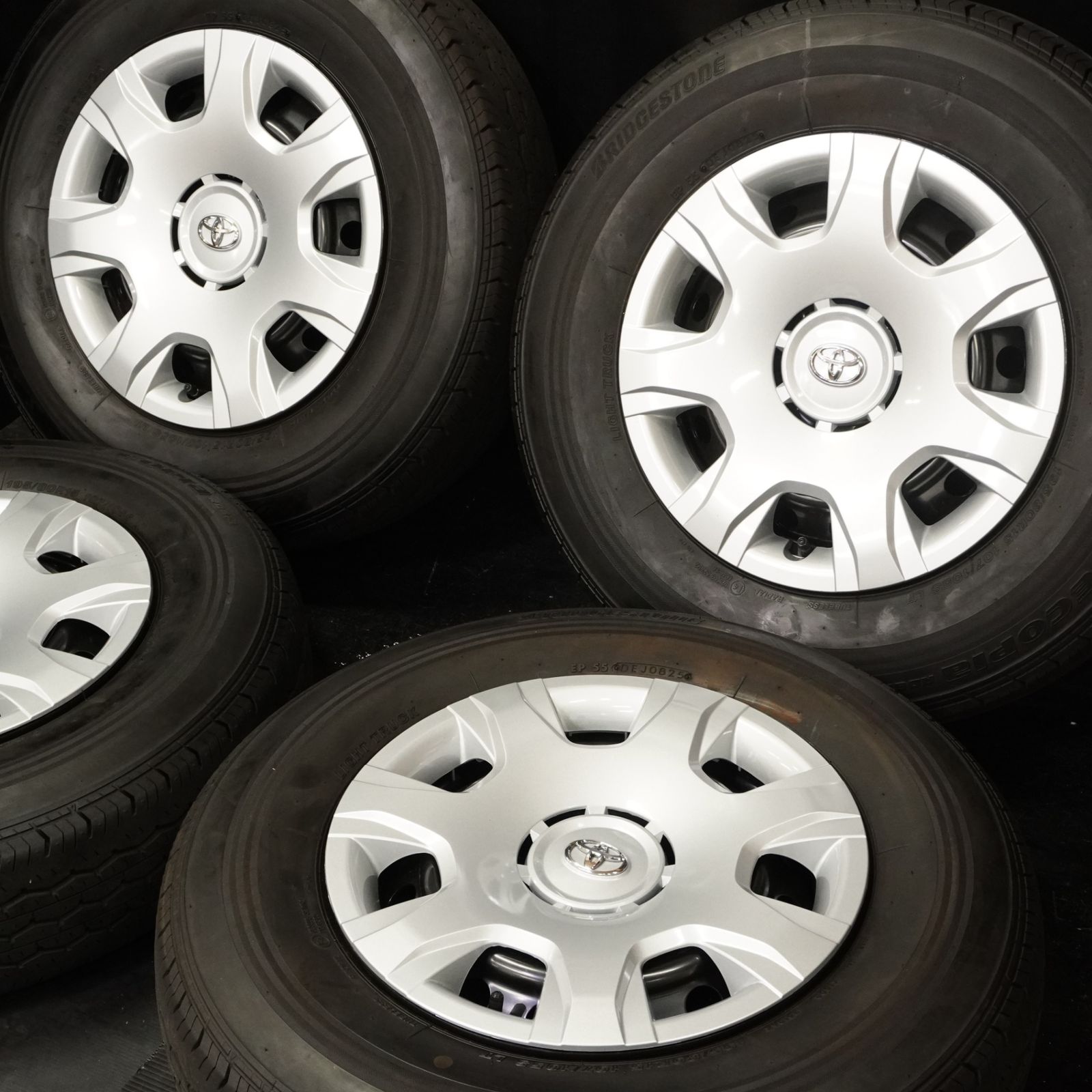 良品 200系 ハイエース 純正 タイヤホイール 2025年製 195/80R15