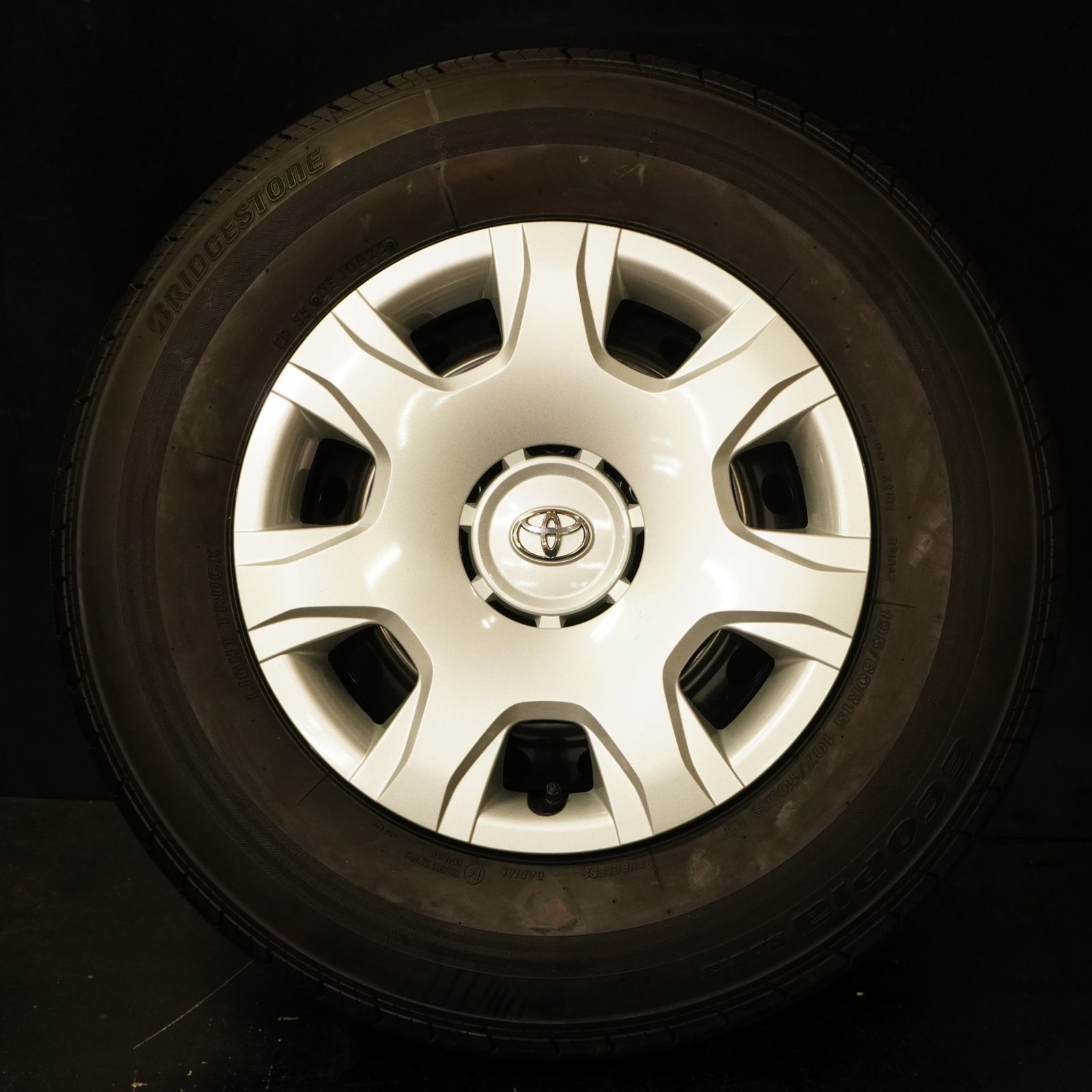 良品 200系 ハイエース 純正 タイヤホイール 2025年製 195/80R15