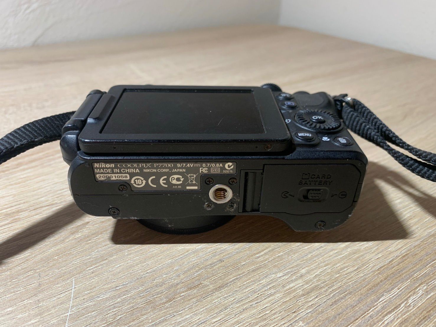 1073 Nikon COOLPIX P7700 ブラック デジカメ ジャンク品 【コ 