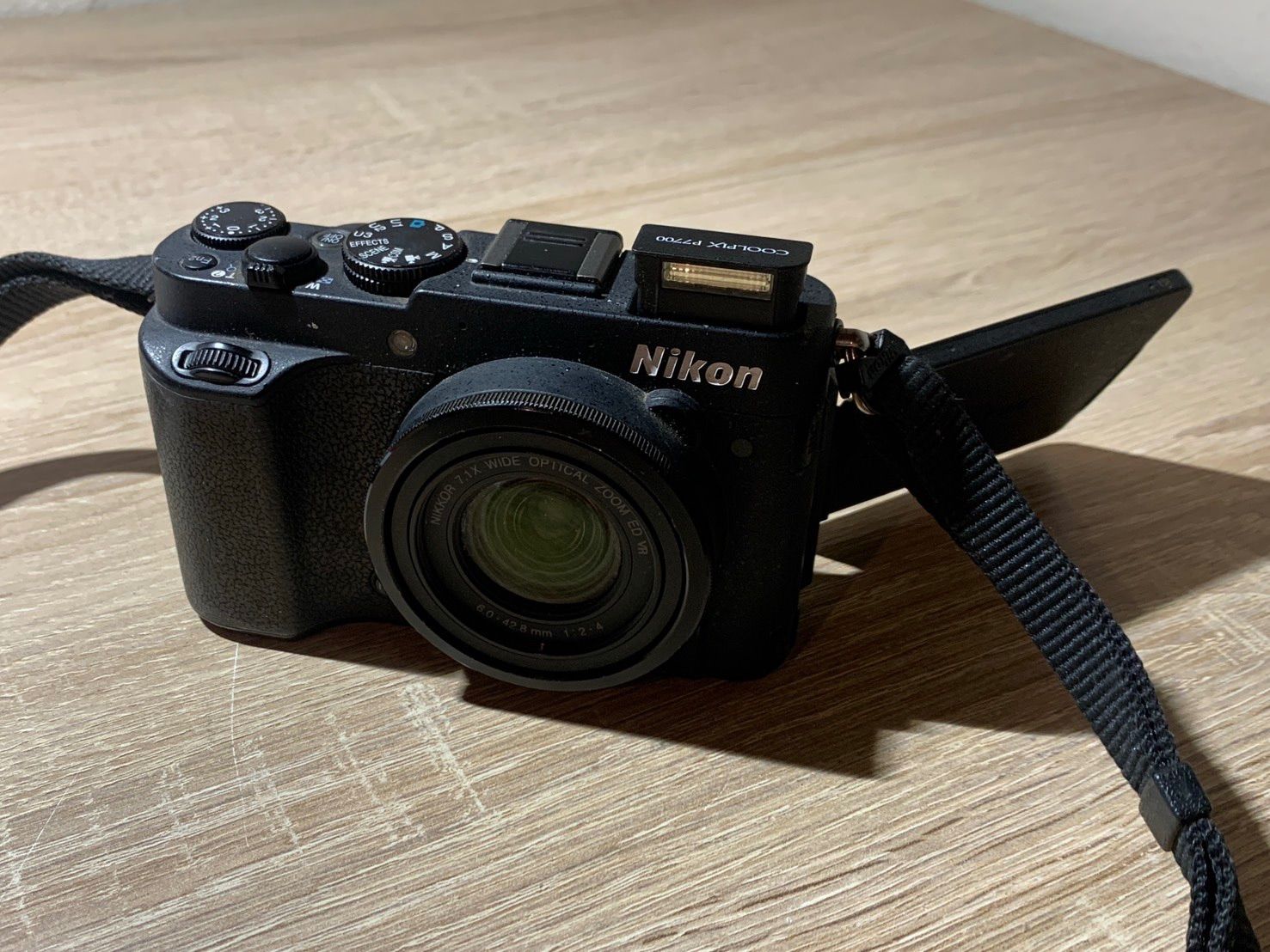 1073 Nikon COOLPIX P7700 ブラック デジカメ ジャンク品 【コ 