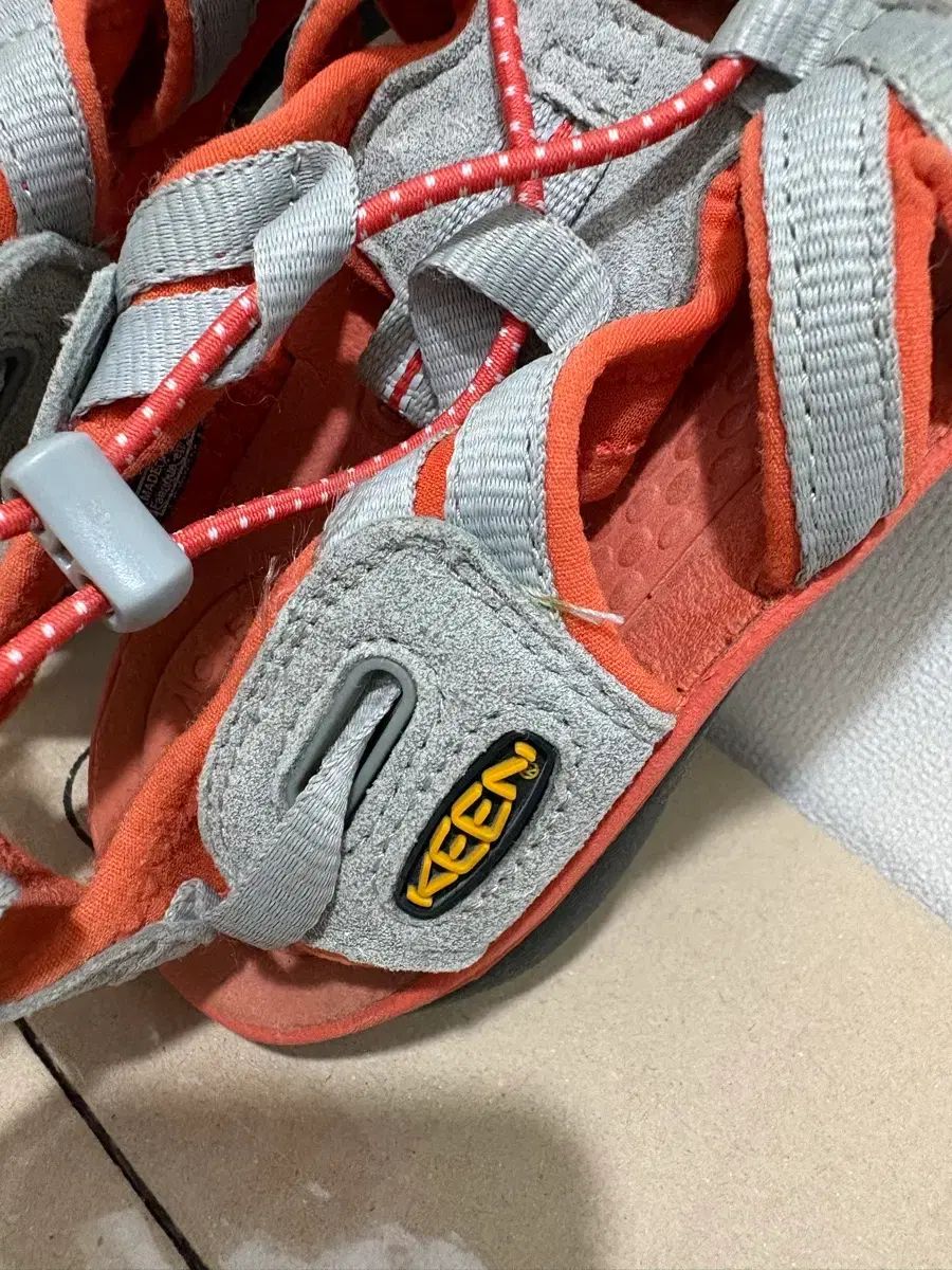KEEN 킨 ウィスパー サンダル240